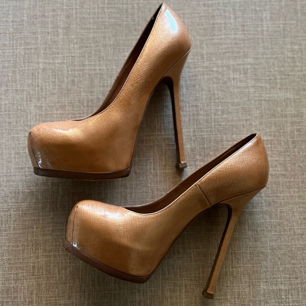 YSL Yves Saint Laurent Tribtoo Patent Leather Platform Pump Heel Shoes Clay Nude